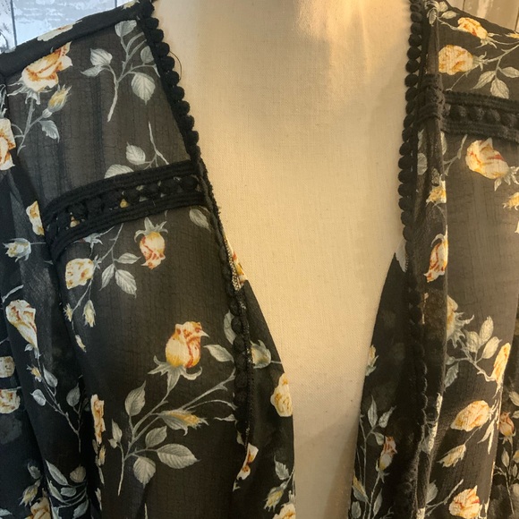 Emory Park sheer cover up. Size 1X - Picture 2 of 6